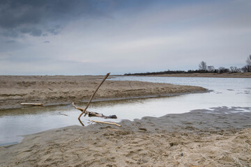Martwa Wisła i plaża na Wyspie Sobieszewskiej © Iwona