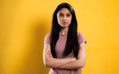 Obraz premium Confident young woman in close-up - studio photography