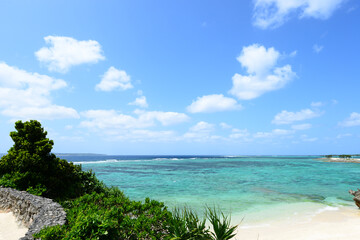 沖縄の青い海