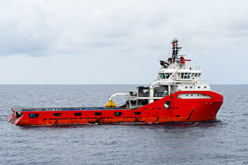 Sea tow in the high sea