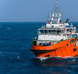 Sea tow in the high sea