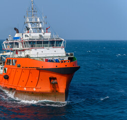 Sea tow in the high sea