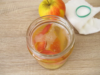 Preperation of homemade apple cider vinegar from apple scraps in a jar