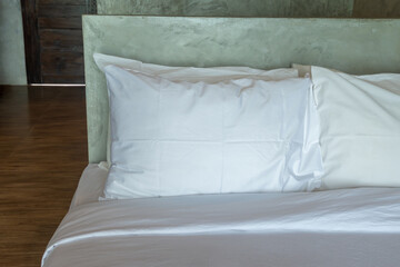 Fototapeta na wymiar White pillows on a bed Comfortable soft pillows on the bed.