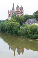 Fototapeta na wymiar Limburg an der Lahn, Dom oberhalb des Flusses