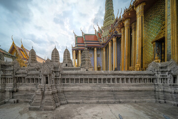 Obraz premium Angkor Wat replica in Wat Pra Kaew temple official name Wat Phra Si Rattana Satsadaram in the same area as Emerald Buddha is travel destination in Grand palace.
