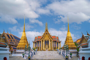Fototapeta premium Wat Pra Kaew in Grand Palace Temple of the Emerald Buddha full official name Wat Phra Si Rattana Satsadaram the landmark and famous place is travel destination in Bangkok,Thailand.