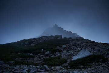 中央アルプス、木曾駒ヶ岳の登山風景