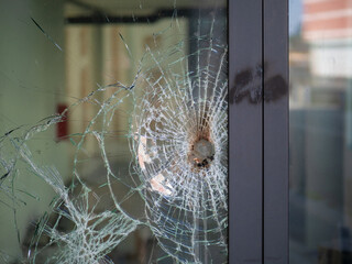 break-in attempt in a shop window
