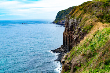海と絶壁