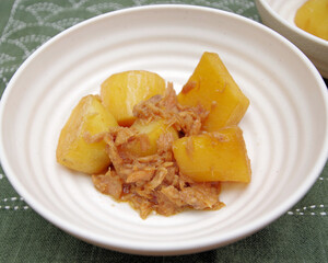ジャガイモとツナの煮物