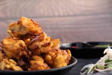 Onion Pakoda Also Known As Kanda Bhajji, Pyaj Ke Pakode, Pakoda, Pyaaj Pakore, Pakora, Pyaaz Bajji Is Enjoyed In Rainy Season Across North And South India. Served With Green Chutney And Ketchup Sauce