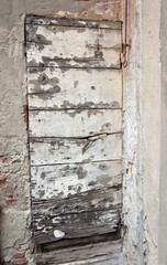 Holztür alt - gesehen in Lucca, Toskana, Italien