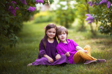 Funne twins boy and girl in spring garden - 427034070