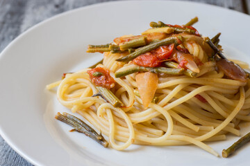 Spaghetti with cherry tomatoes and wild asparagus