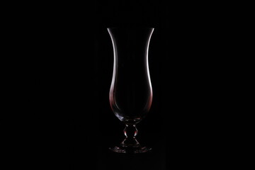 Glas vor schwarzem Hintergrund 
