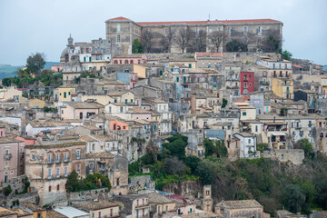 Fototapeta na wymiar Vista del centro histórico de Ragusa Ibla en Sicilia, Italia