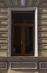 Obraz na płótnie Canvas Windows on old city facades, with decorative elements