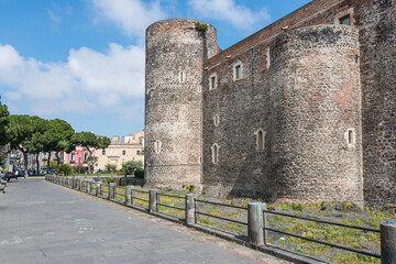 Fototapeta na wymiar Castillo de Ursino en la ciudad de Catania en Sicilia, Italia