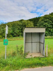 Bushaltstelle auf dem Land