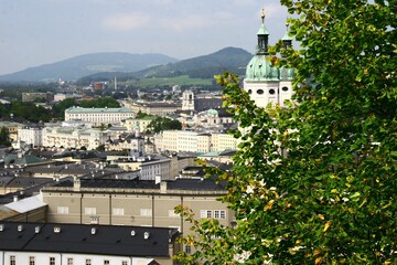 Blick von der Festung Hohensalzburg über die Innenstadt von Salzburg in Österreich
