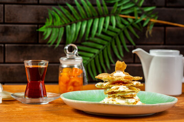 Layered desert with crunchy layers and custard