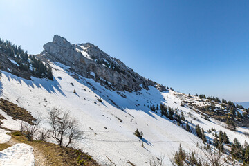 Vue sur la montagne de la Grande Moucherolle dans le massif du Vercors (Isère, France)