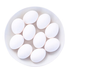 Ovos brancos num prato branco.