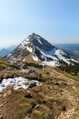 Vue sur le paysage environnant depuis le sommet de Pic Saint-Michel à Lans-en-Vercors (Isère,...