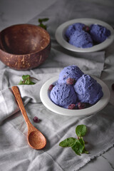 cream with berries