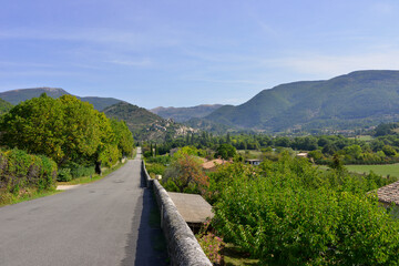 Sur la D159A de Reilhanette (26570) vers Montbrun-les-Bains (26570), département de la Drôme en région Auvergne-Rhône-Alpes, France.