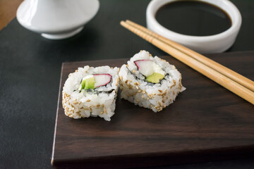 Crab and Avocado Sushi Rolls MAki