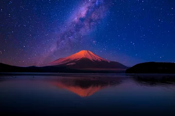 Fotobehang 富士山にかかる天の川 © san724