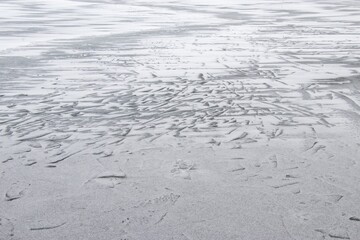 冬の足寄町オンネトーの結氷した湖面の模様
