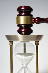 의사봉과 모래시계