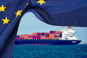 Flagge der Europäischen Union EU und ein Containerschiff - obrazy, fototapety, plakaty