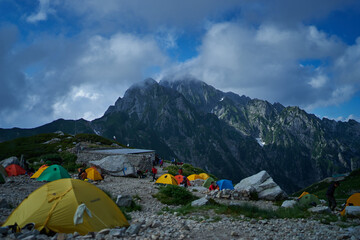 立山から剱岳への登山風景、剣沢キャンプ場