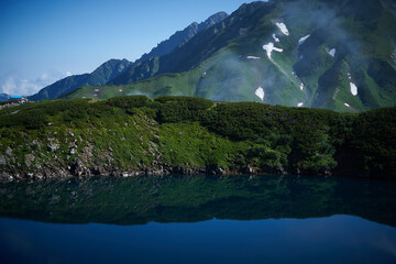 Fototapeta na wymiar 立山から剱岳への登山風景、ミクリガ池