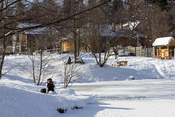 Naturalist photographers, out in nature in winter, looking for original photos in the early morning in a mountainous area.