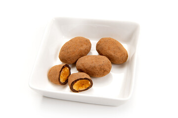 洋菓子のアーモンドチョコレート