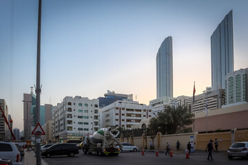 Obraz premium Capital of UAE, Abu Dhabi 12 April 2021 - City of United Arab Emirates at dusk