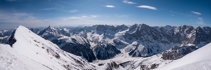Fototapeta na wymiar Winterpanorama Karwendel vom Sonnjoch über die Eng bis zur Grubenkarspitze