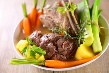 beef broth with vegetable