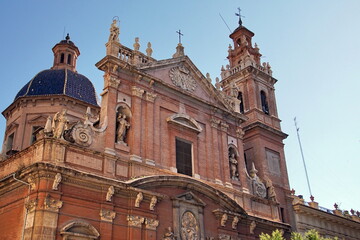 Fototapeta na wymiar Facade of the Santo Tomas church in Valencia Spain