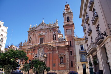 Fototapeta premium Facade of the Santo Tomas church in Valencia Spain