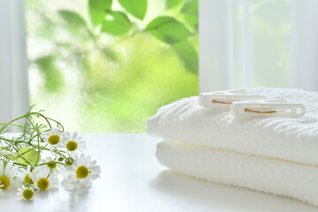 白いタオル  洗濯バサミ 