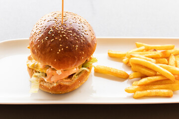 delicious hamburgers and chips