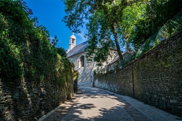 Josselin, cité de caractère et village fleuri, baigné par la rivière l'Oust, se situe dans la Morbihan en Bretagne.