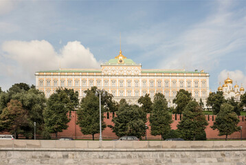 Fototapeta na wymiar View of the Kremlin from the Moskva River by Kremlin embankment