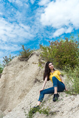 Naklejka premium female model in casual cloth walk in sand quarry